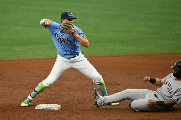 Perez plays hero in ninth to lift Rays past Yankees