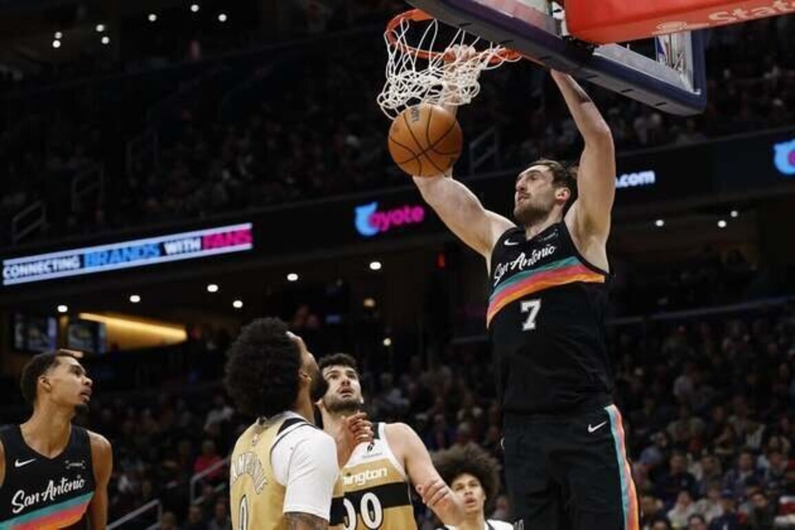 West's best square off as surging Spurs host Thunder