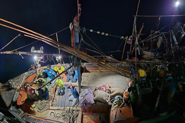 Indian Coast Guard intercepts Pakistani fishing boat inside Indian waters, nine detained