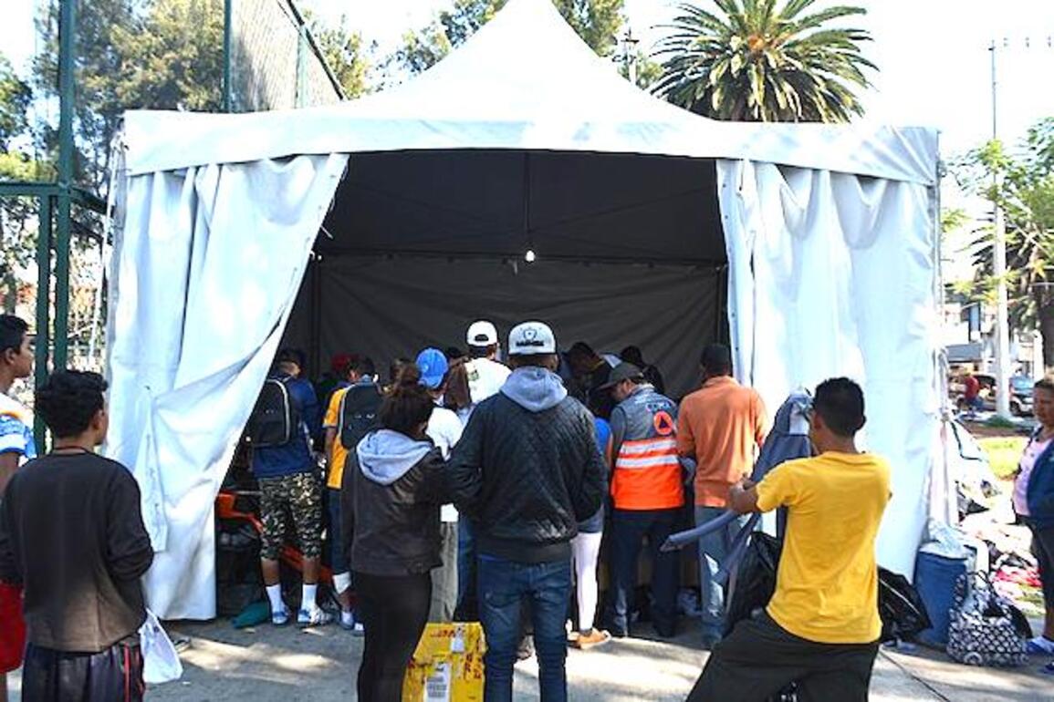Over 400 migrants heading north in truck trailers stopped by Mexico