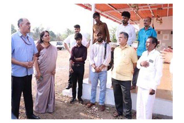 Fisheries Secretary Likhi visits India's first ornamental fish brood bank in Maharashtra