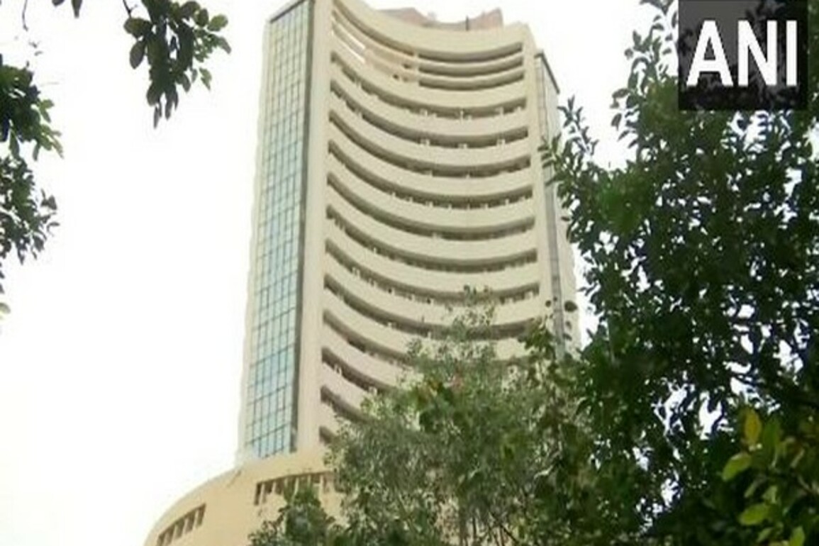 Nifty, Sensex recover after a decline in opening, trading flat in green amid border tensions
