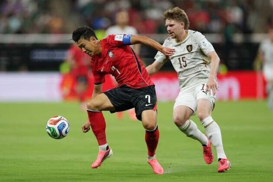 South Korea rally in second half, top Czech Republic in opener