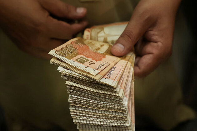 Pakistan's economy gasps as Middle East war ignites double-digit inflation