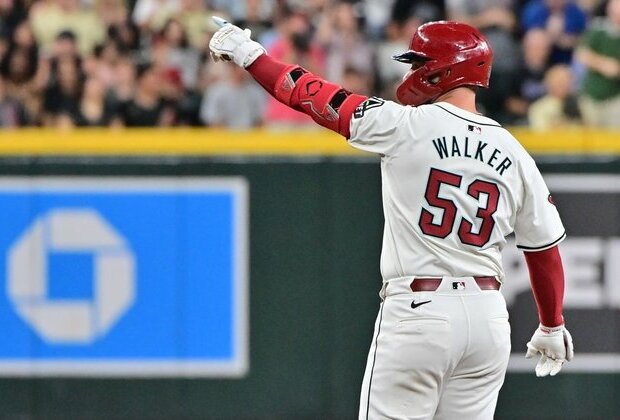 Astros sign 1B Christian Walker to 3-year deal