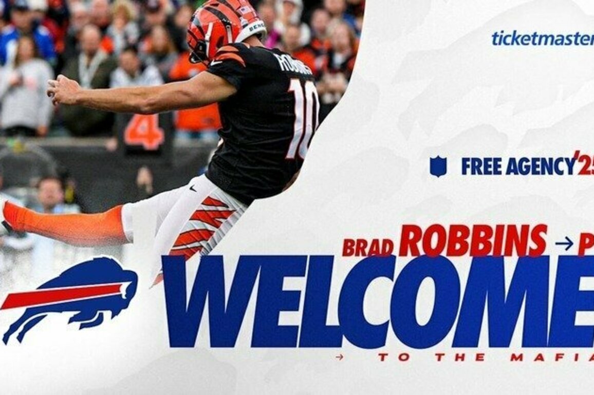 Bills sign P Brad Robbins to one-year deal