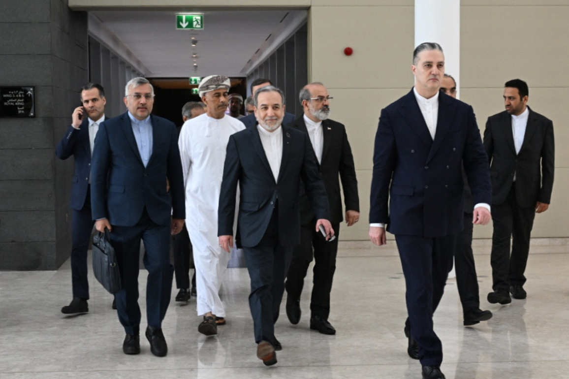 FOCUS | U.S., Iranian delegations start talks in Muscat