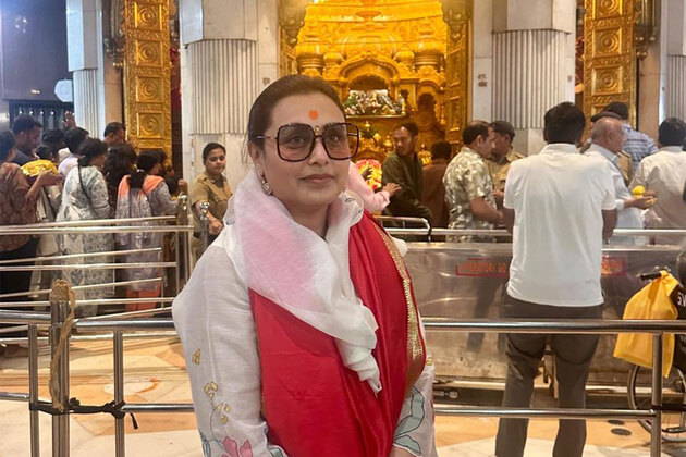 Rani Mukerji offers prayers at Siddhivinayak Temple in Mumbai after film 'Mardaani 3' release