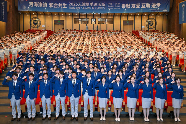 CHINA-TIANJIN-SUMMER DAVOS-VOLUNTEERS (CN)