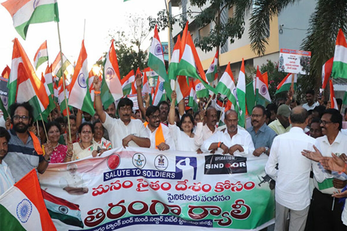 Telangana: Scuffle at BJP's Tiranga Rally in Khammam