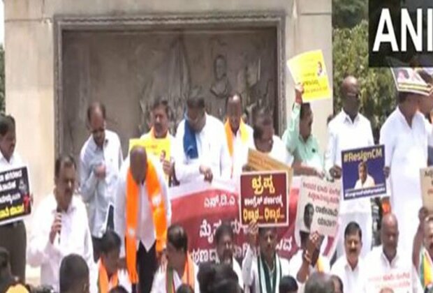 K'taka BJP holds protest against CM Siddaramaiah over MUDA scam; demands his resignation