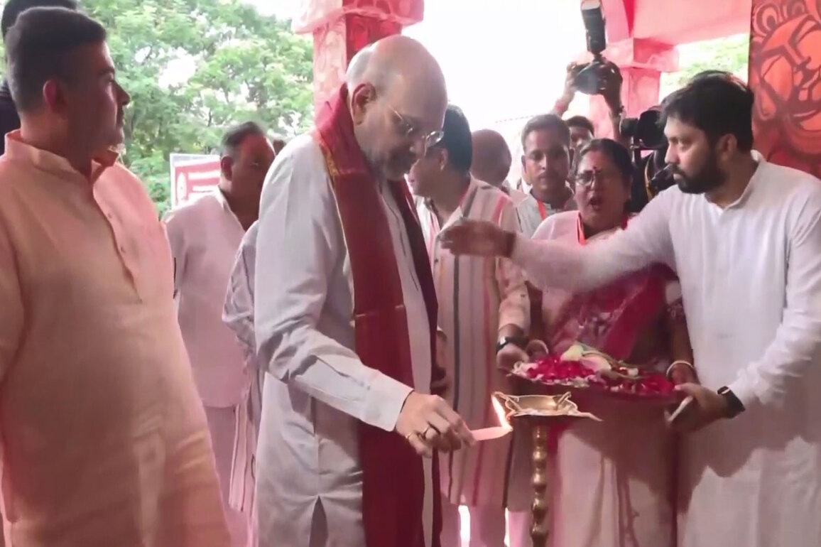 "Prayed to Maa Durga that govt capable of building Sonar Bangla be elected next": Amit Shah in Kolkata