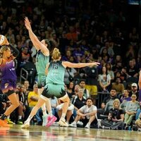 Breanna Stewart's injury looming over Liberty's Game 2 vs. Mercury
