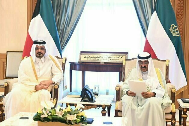 Emir of Kuwait receives written message from Emir of Qatar regarding regional, international developments