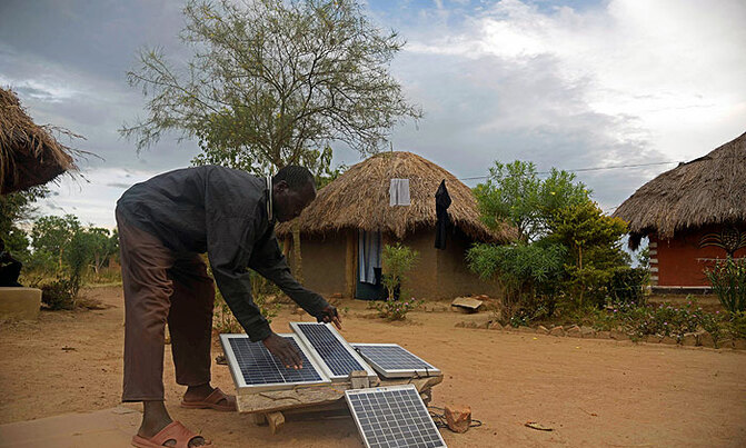 Huge solar plant beams power, hope to rural Uganda Huge solar plant beams power, hope to rural Uganda