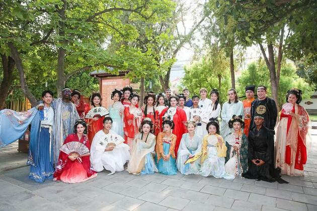 Chinese, U.S. youth connect in trips exploring culture, technology in China