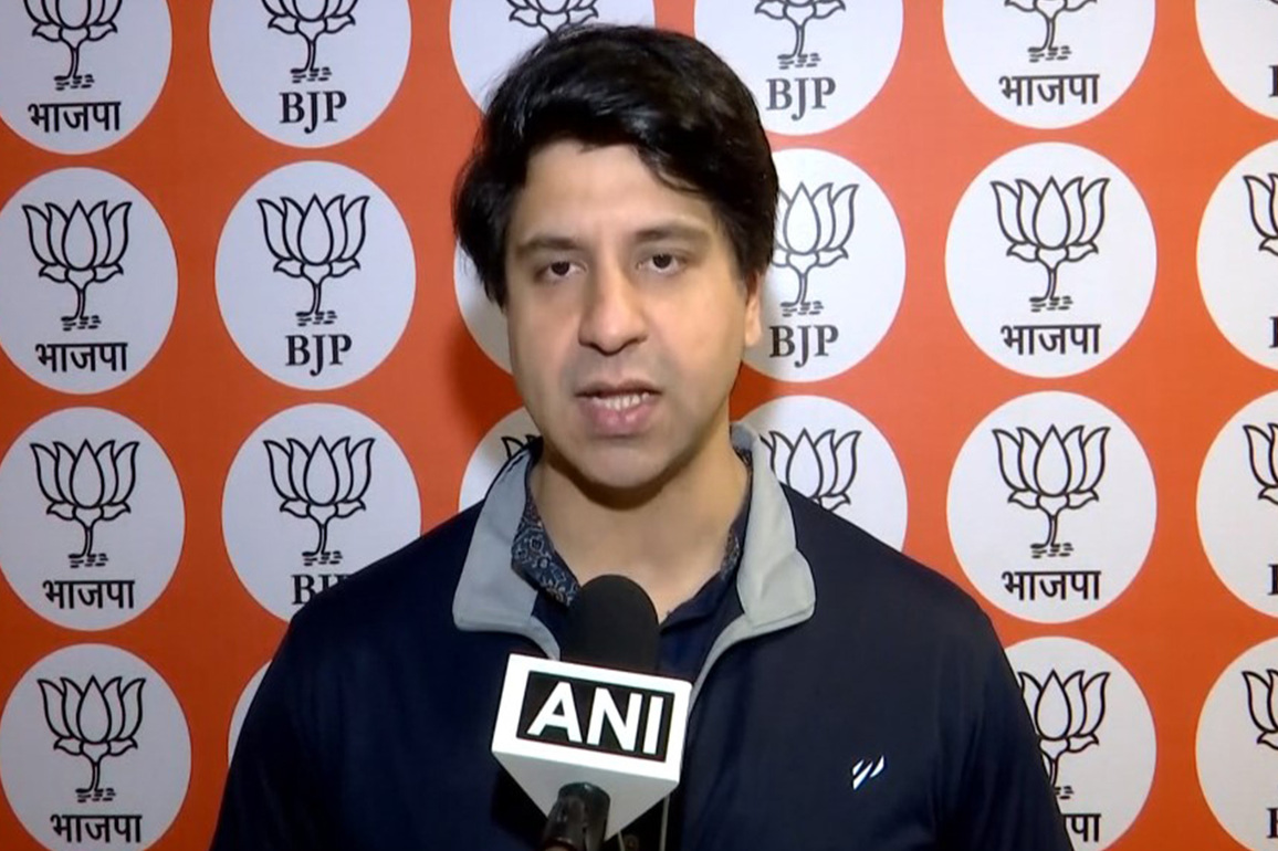 "Should make a woman wearing hijab national president of his party": Shehzad Poonawalla hits back at Asaduddin Owaisi