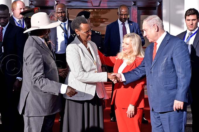 resident useveni and his wife anet useveni with the sraeli rime inister enjamin etanyahu and his wife ara etanyahu at tate house ntebbe on 03 ebruary 2020 hey were here for a one day official visit hoto by iriam amutebi