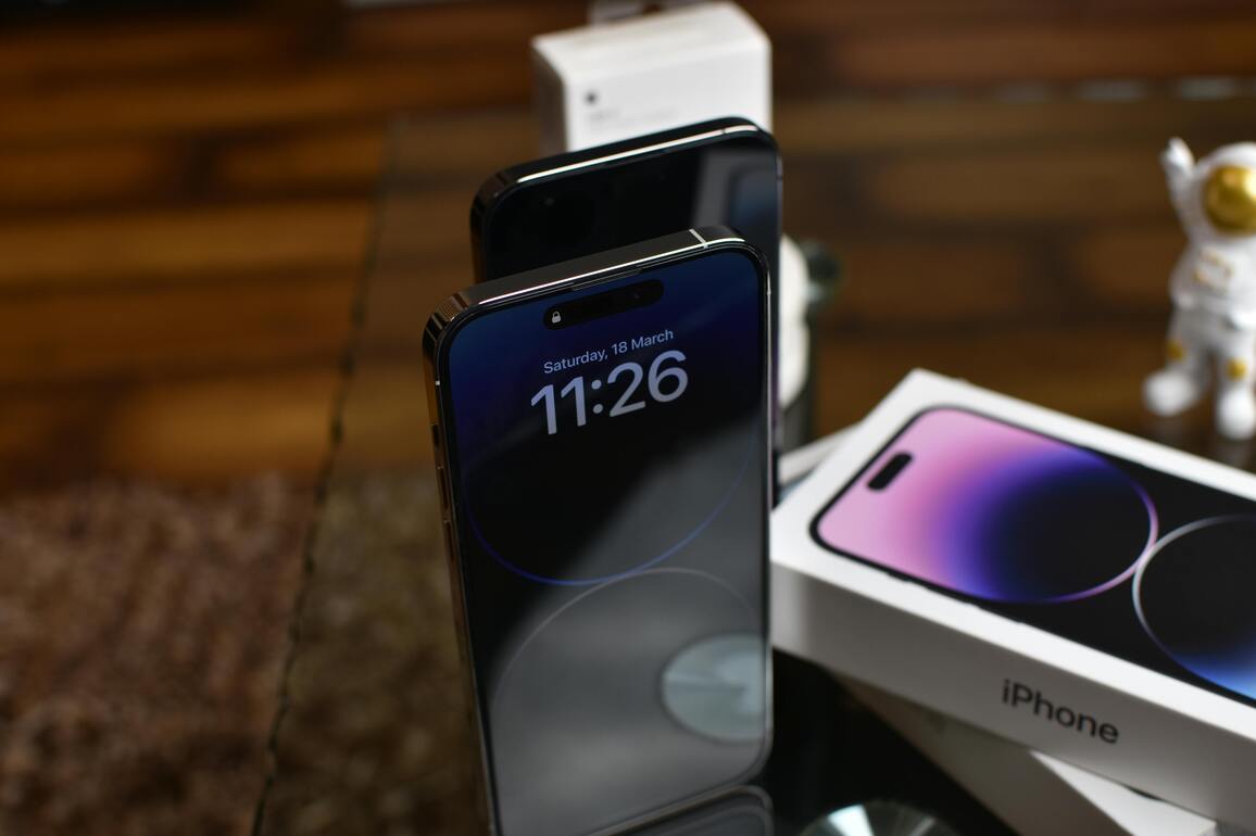 Strong iPhone demand lifts Apple earnings ahead of CEO shift