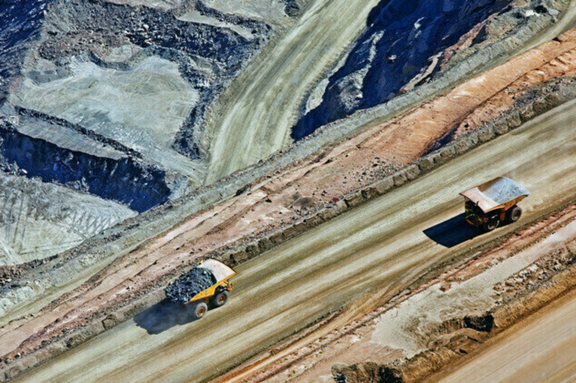 China buying up mines globally  FT