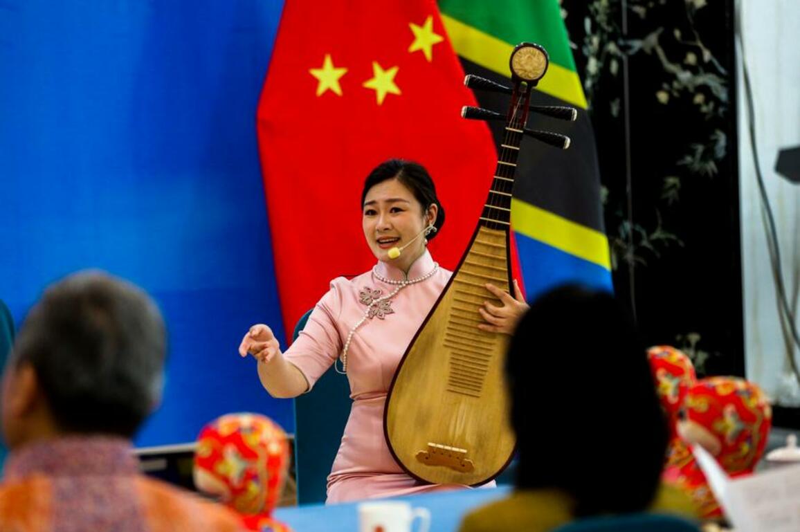 (Hello Africa) A night of melody and connection, China's Pingtan art enchants Tanzania