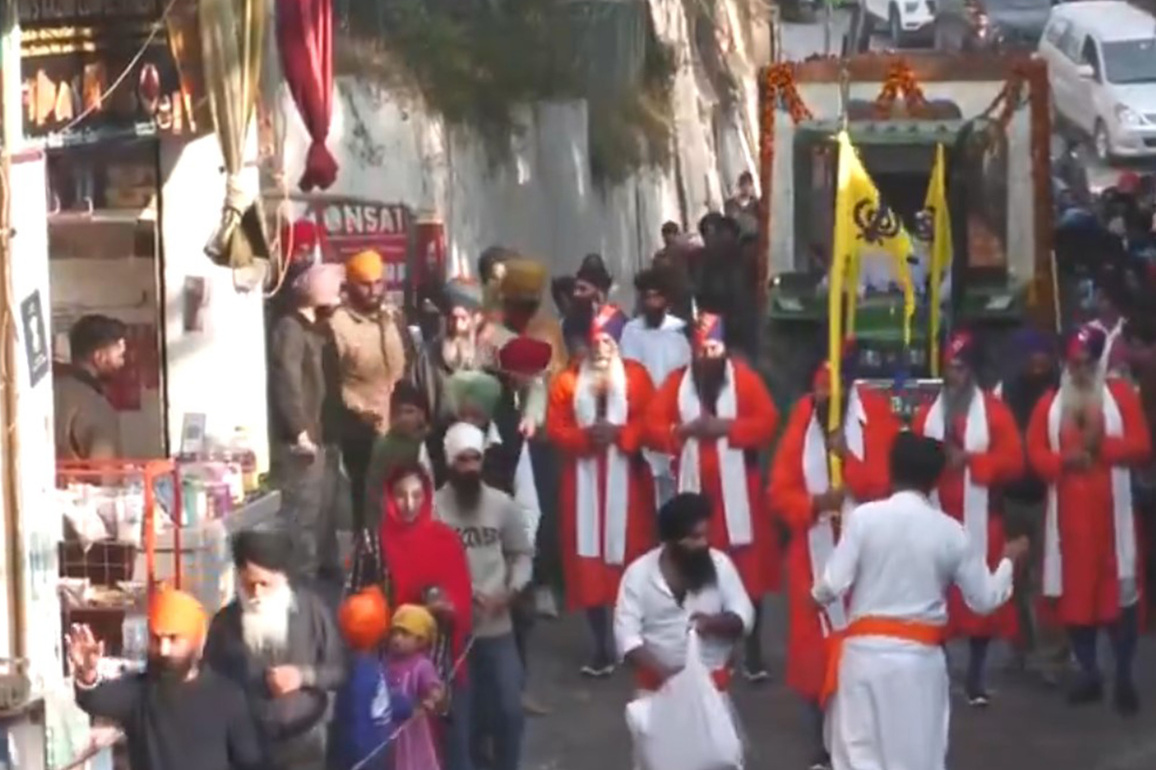 J-K: Devotees join 'Vishal Nagar Kirtan' in Poonch to mark 350th Shaheedi Gurpurab of Guru Tegh Bahadur Sahib