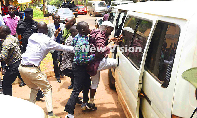 Judiciary condemns court raid, re-arrest of suspects Judiciary condemns court raid, re-arrest of suspects