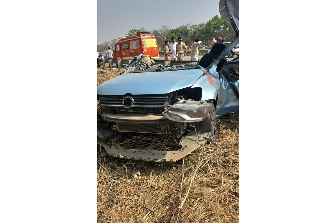 Three students dead, one critical after car crash on Pune-Mumbai Expressway