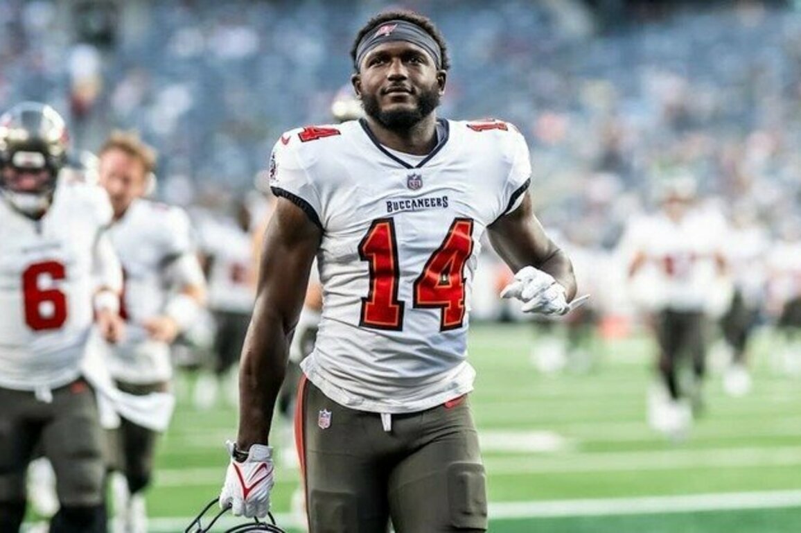 Bucs' 2025 Home Slate Starts with Jets in Week Three