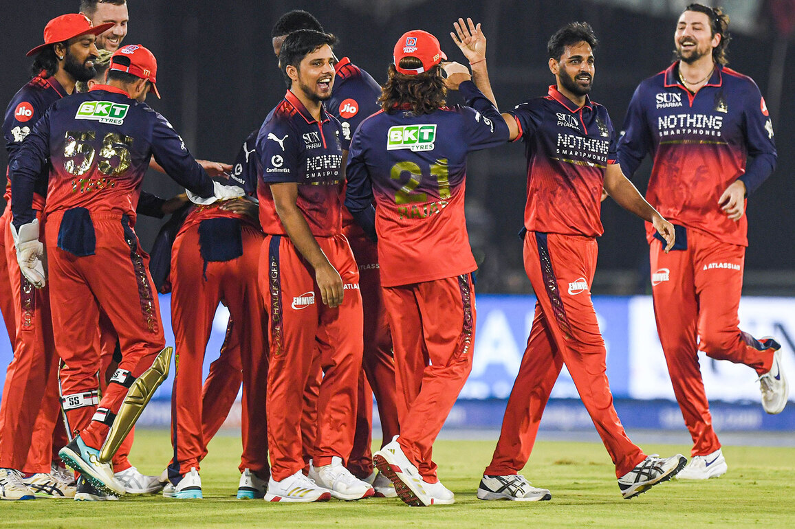 IPL 2026: Bhuvneshwar's 4-fer restricts MI to 166/7 against RCB