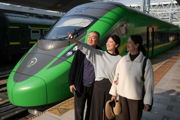 China-Laos Railway gains popularity for travel during Lao New Year