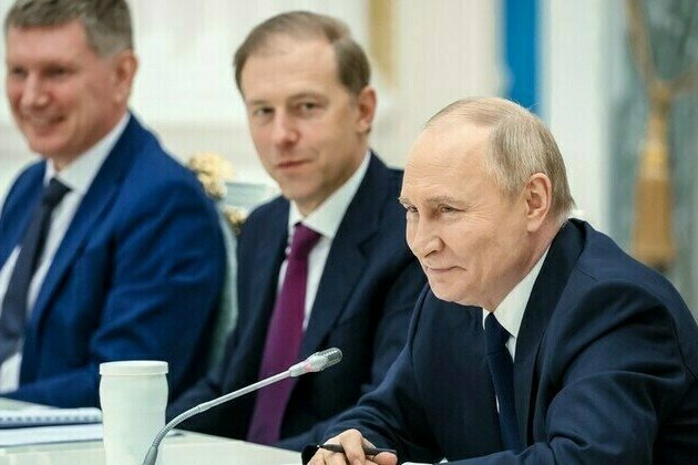 Putin hails Russias economic growth