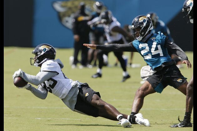 Report: Jaguars, Eagles swap cornerbacks