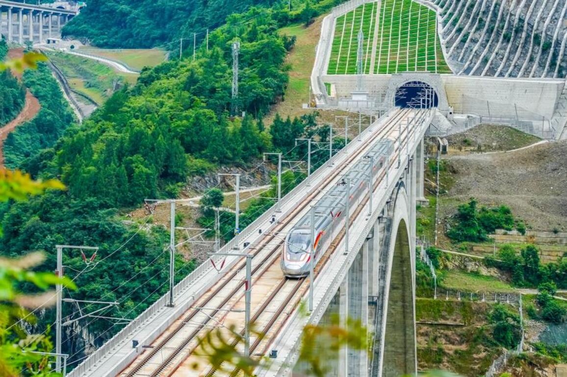 Update: China's transport sector maintains steady growth in July: ministry