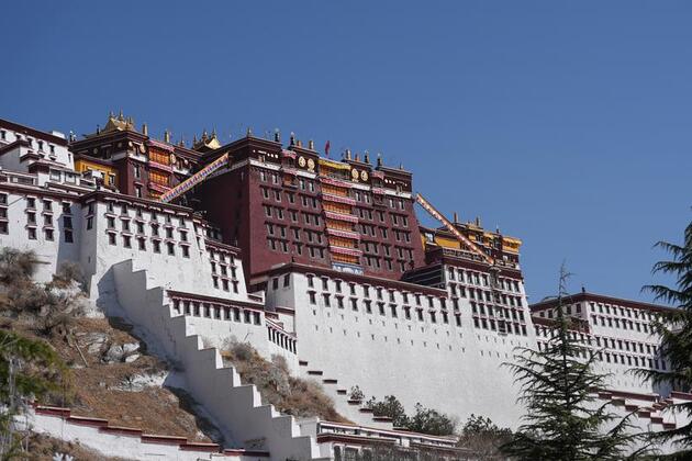Update: Xizang's regional GDP expected to exceed 300 billion yuan this year