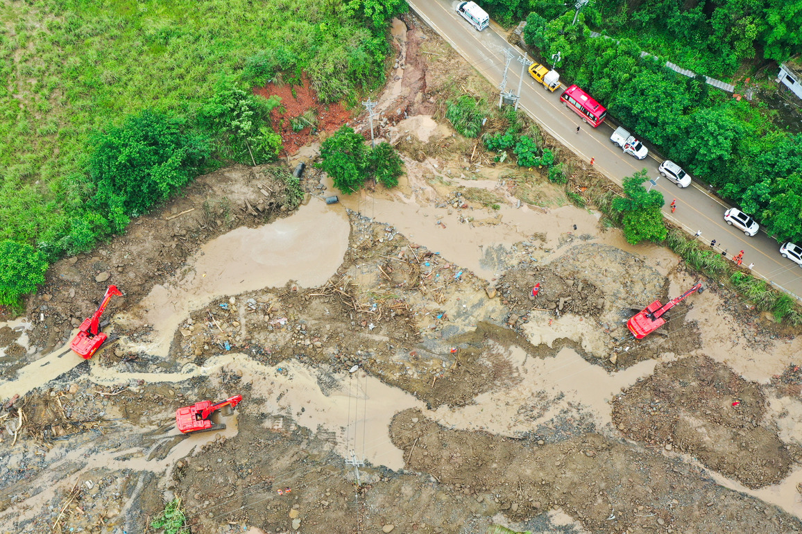 FOCUS | Rescue efforts under way after heavy rain lashes SW China's Chongqing