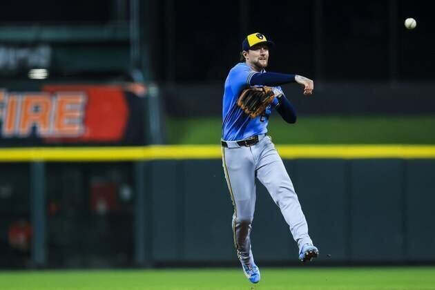 At their home away from home, Brewers pursue another win against Reds