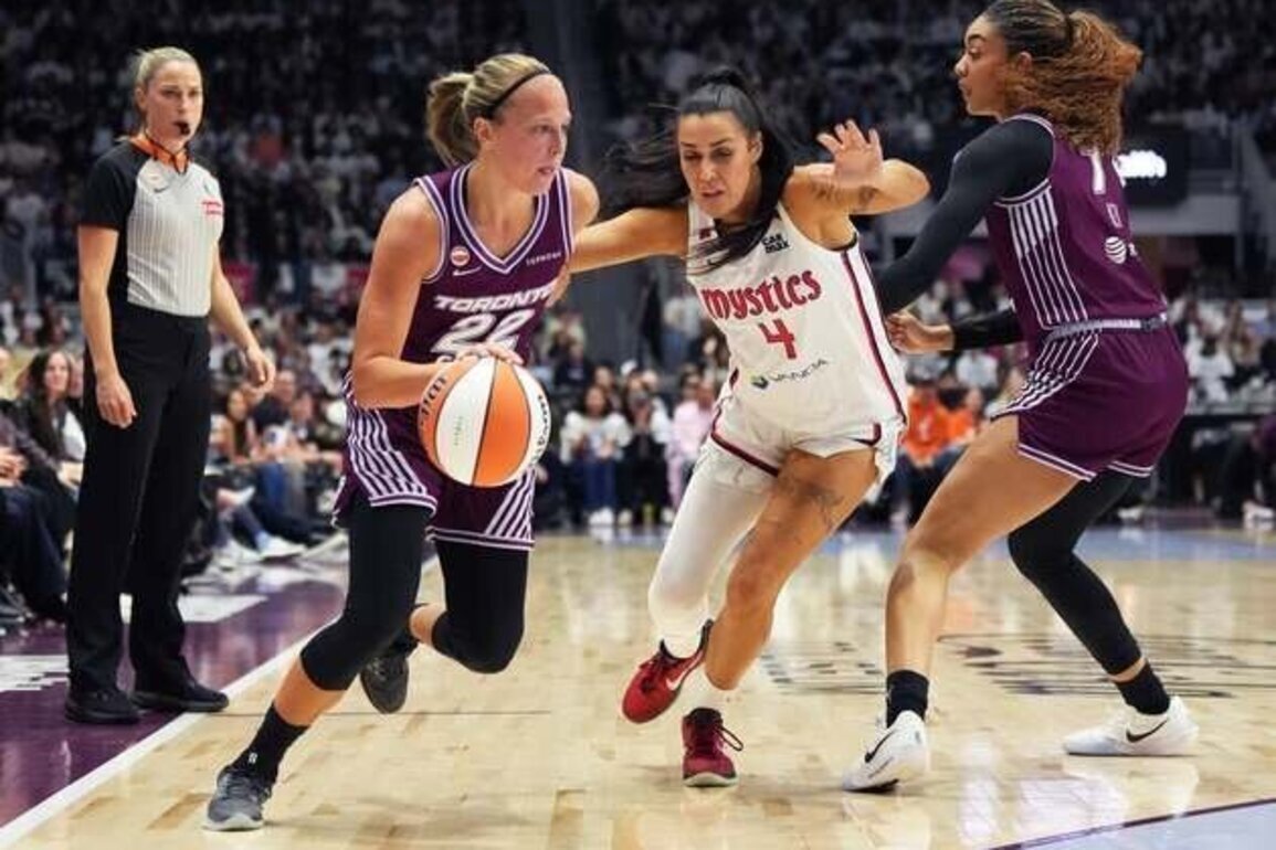 Mystics' Shakira Austin helps spoil Tempo's debut