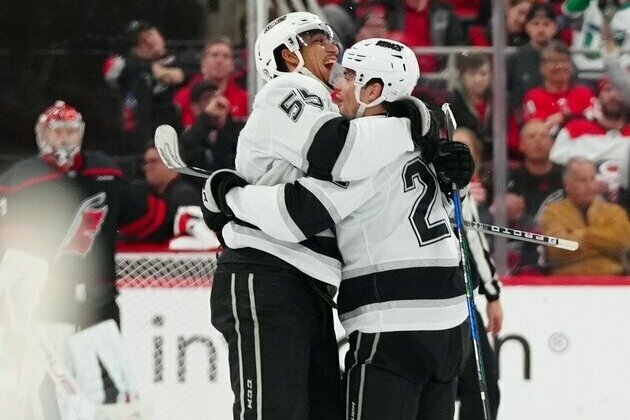 Kings' productive new line might stick together against Canucks