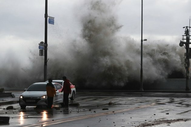 Thousands evacuate as Typhoon Hinnamnor hits South Korea