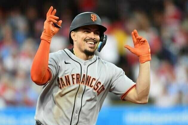 Giants stay hot, win opener in Philadelphia