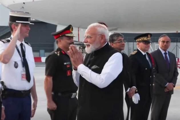 PM Modi arrives in Paris for final leg of France visit