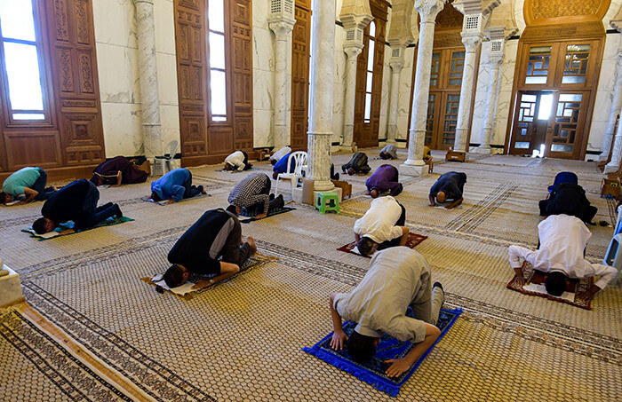  unisian worshippers in predetermined spaces inside a mosque in adherence to social distancing rules due to the 19 coronavirus pandemic pray at alek bn nas mosque in arthage east of the capital on the first day of id alitr the uslim holiday which starts at the conclusion of the holy fasting month of amadan on ay 24 2020 hoto by    