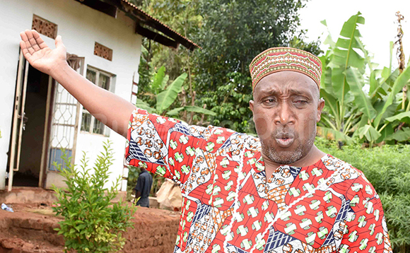 Kawooya, kitaawe w'omugenzi Kirumira ng'alaga amaka ge yagulidde abazzukulu Kawooya, kitaawe w'omugenzi Kirumira ng'alaga amaka ge yagulidde abazzukulu
