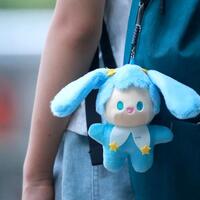 Pocket-size bag charms sway into style in China