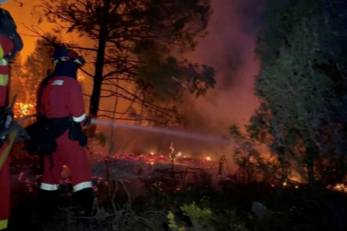 Spain Tells 'Fire Tourists' to Stay Away From Forest Blaze