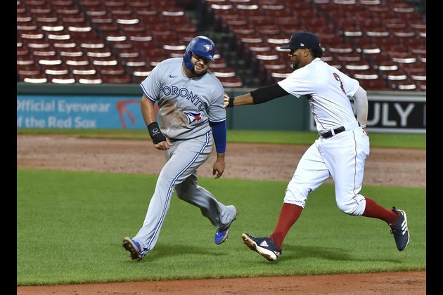 Blue Jays rally late, clip Red Sox