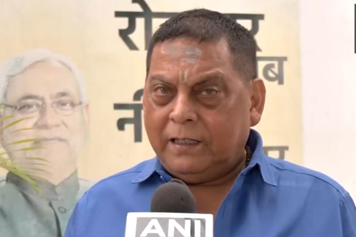 "Tejashwi Yadav's face would've looked more handsome if '420' was written on his posters": JD(U) leader Neeraj Kumar