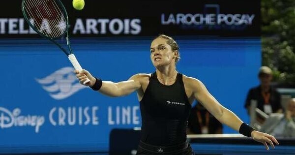 Caty McNally beats Victoria Mboko in Madrid for 1st top-10 win