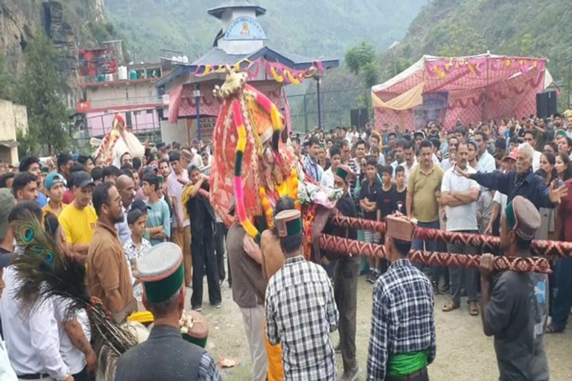 Himchal Pradesh: People celebrate Ashadh fair in Rampur to seek relief from drought and heat